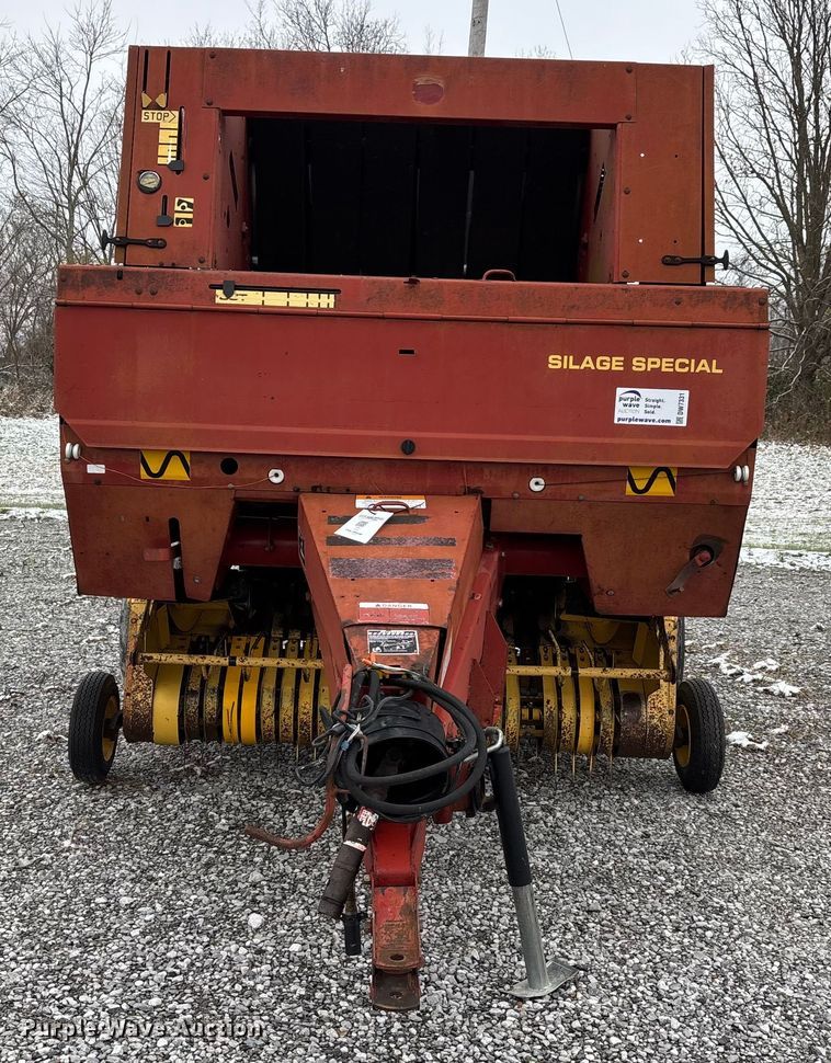 image for item DW7331 1996 New Holland 644 Silage Special round baler