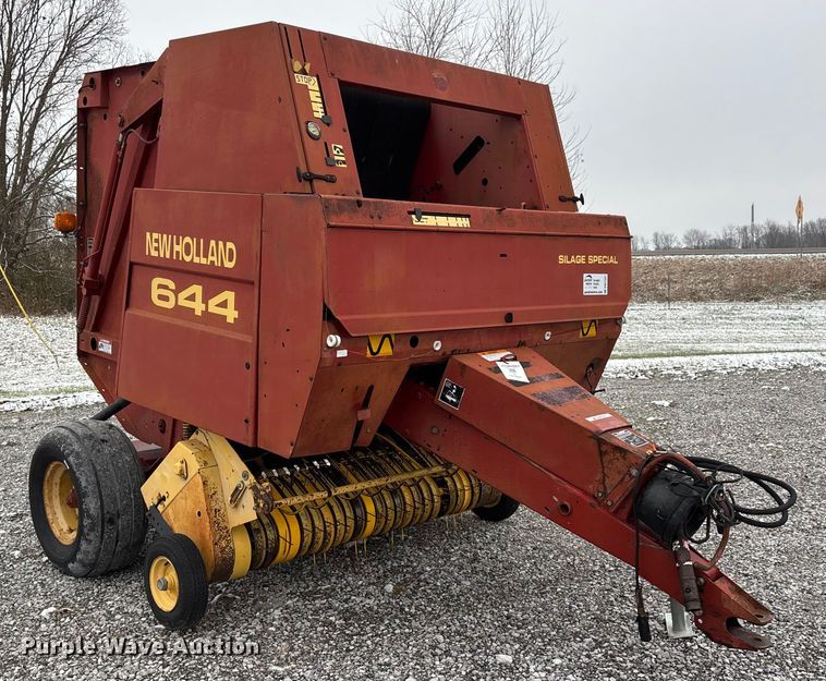 image for item DW7331 1996 New Holland 644 Silage Special round baler