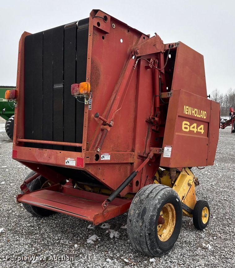 image for item DW7331 1996 New Holland 644 Silage Special round baler