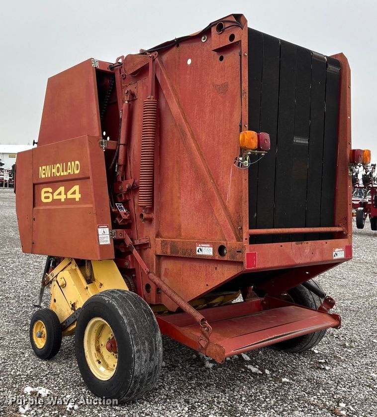 image for item DW7331 1996 New Holland 644 Silage Special round baler