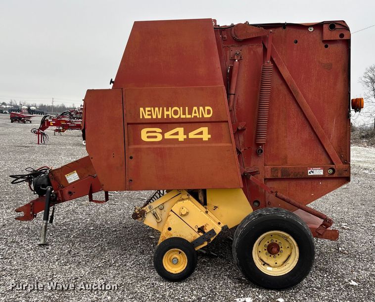image for item DW7331 1996 New Holland 644 Silage Special round baler
