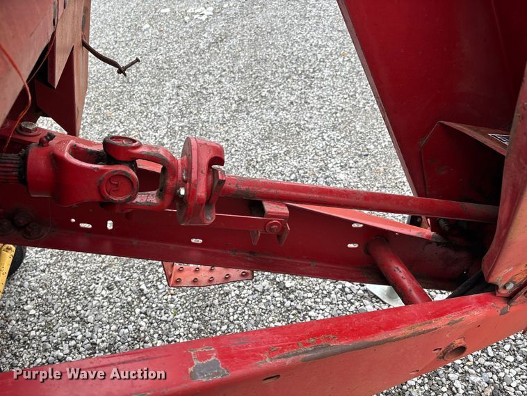 image for item DW7331 1996 New Holland 644 Silage Special round baler