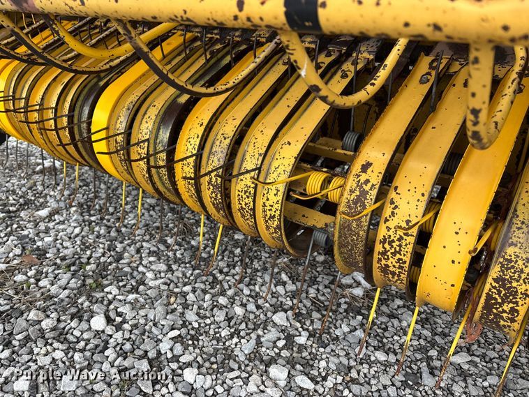 image for item DW7331 1996 New Holland 644 Silage Special round baler