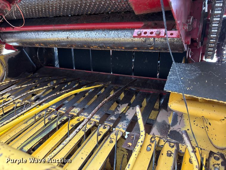 image for item DW7331 1996 New Holland 644 Silage Special round baler