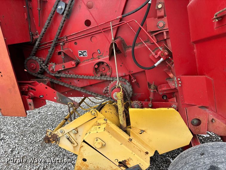 image for item DW7331 1996 New Holland 644 Silage Special round baler