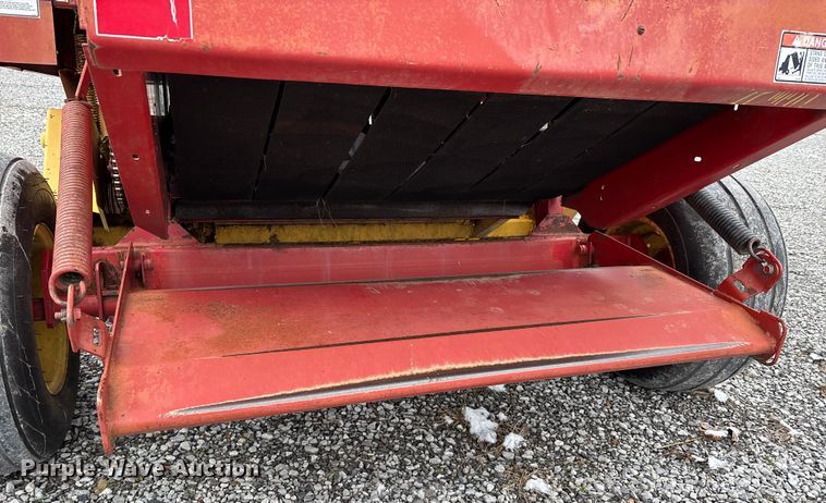 image for item DW7331 1996 New Holland 644 Silage Special round baler