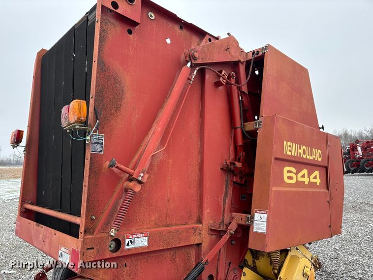 image for item DW7331 1996 New Holland 644 Silage Special round baler