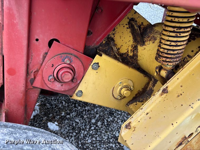 image for item DW7331 1996 New Holland 644 Silage Special round baler