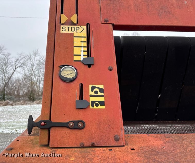 image for item DW7331 1996 New Holland 644 Silage Special round baler