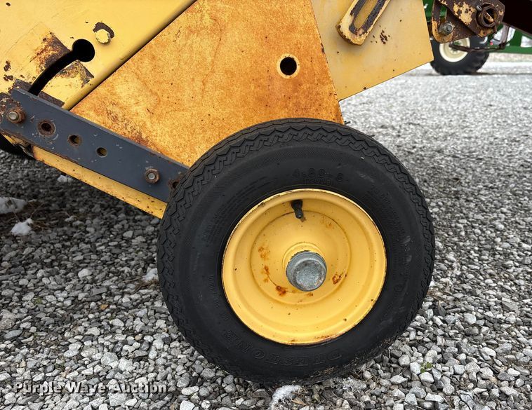 image for item DW7331 1996 New Holland 644 Silage Special round baler