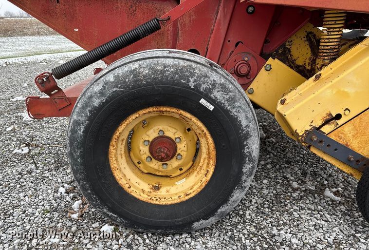 image for item DW7331 1996 New Holland 644 Silage Special round baler