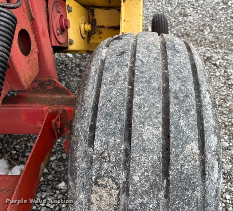 image for item DW7331 1996 New Holland 644 Silage Special round baler