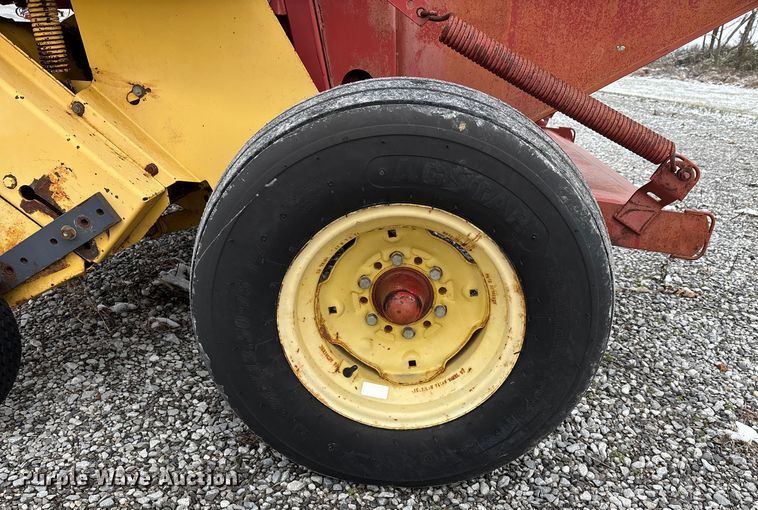 image for item DW7331 1996 New Holland 644 Silage Special round baler