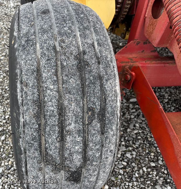 image for item DW7331 1996 New Holland 644 Silage Special round baler