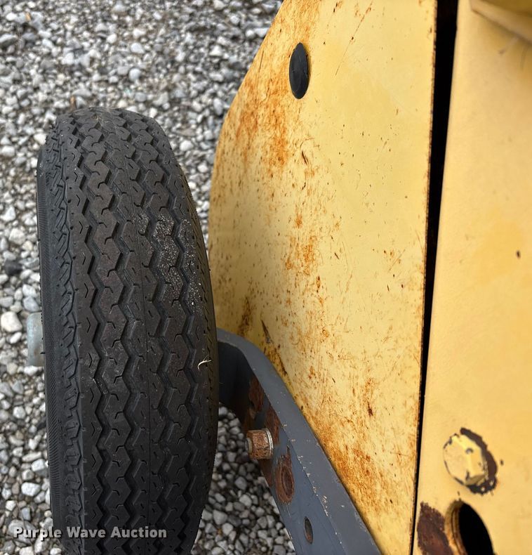 image for item DW7331 1996 New Holland 644 Silage Special round baler