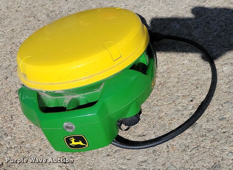image for item DX6636 John Deere StarFire 7000 SF1 GPS receiver
