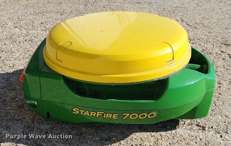 image for item DX6636 John Deere StarFire 7000 SF1 GPS receiver