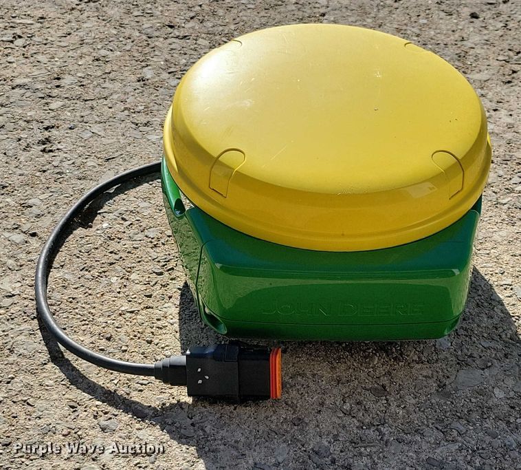 image for item DX6636 John Deere StarFire 7000 SF1 GPS receiver
