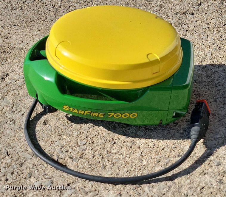 image for item DX6636 John Deere StarFire 7000 SF1 GPS receiver
