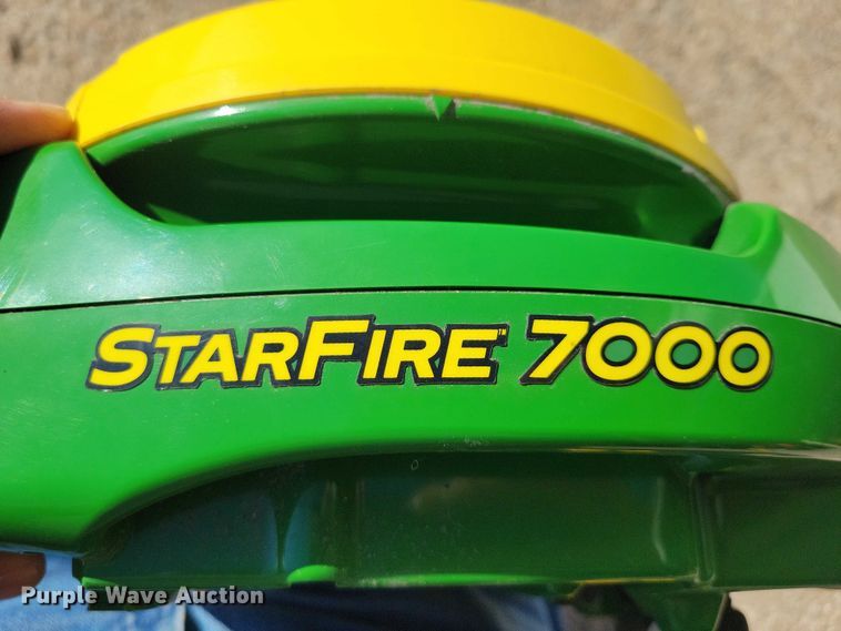 image for item DX6636 John Deere StarFire 7000 SF1 GPS receiver