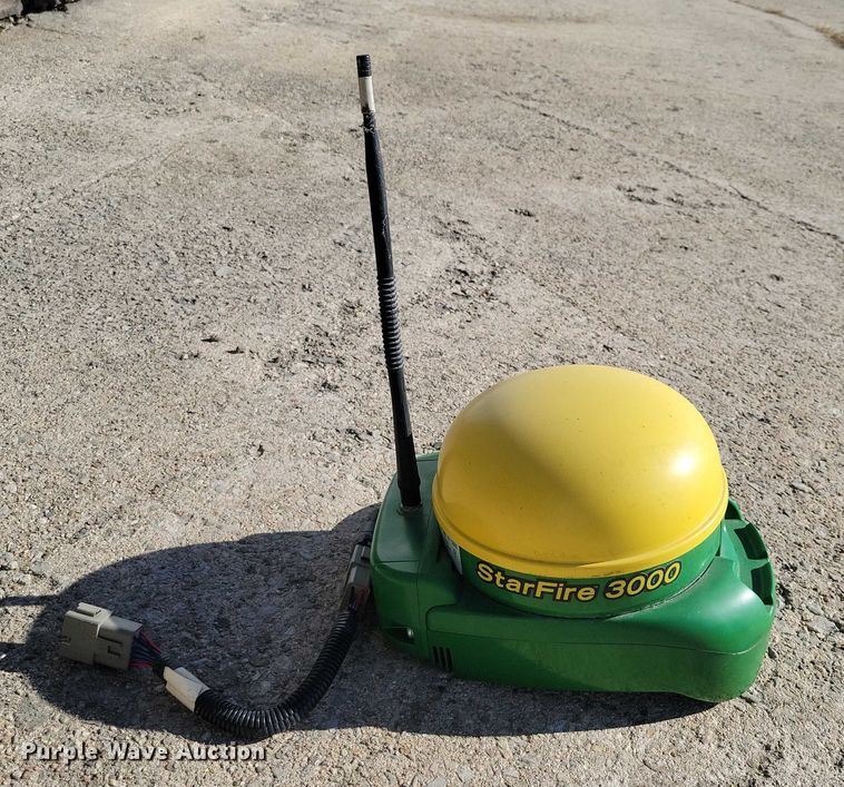 image for item DX6637 John Deere StarFire 3000 GPS RTK receiver