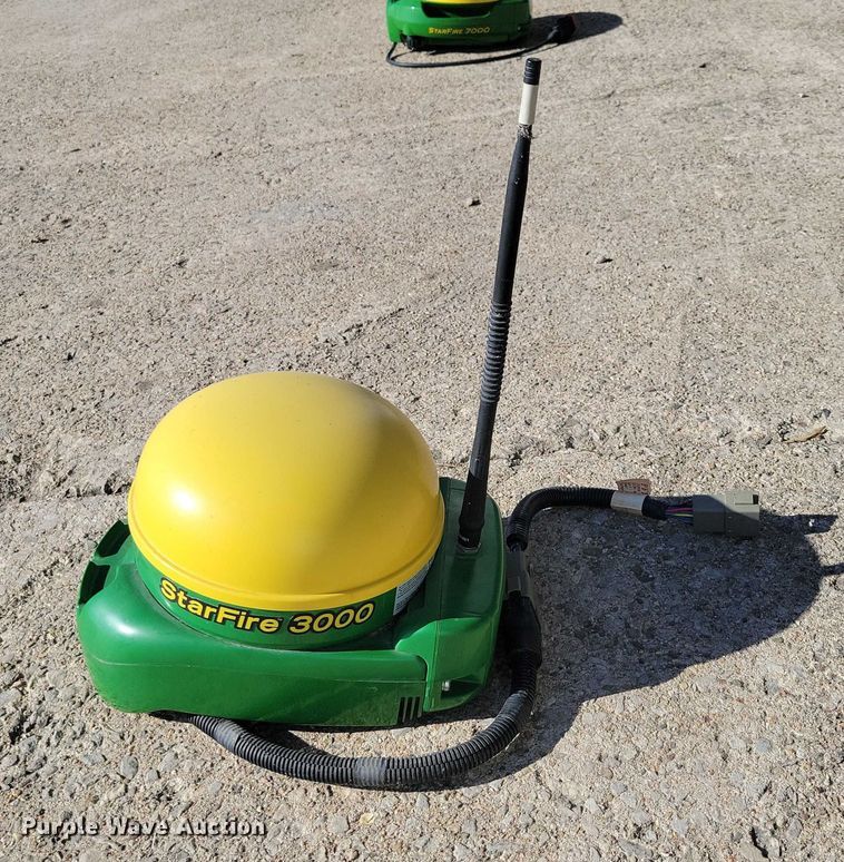 image for item DX6637 John Deere StarFire 3000 GPS RTK receiver