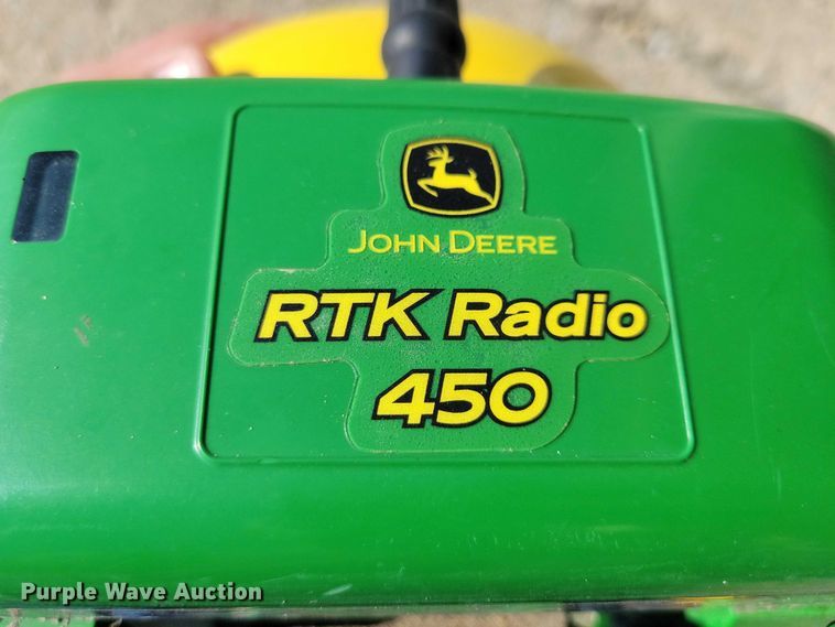 image for item DX6637 John Deere StarFire 3000 GPS RTK receiver