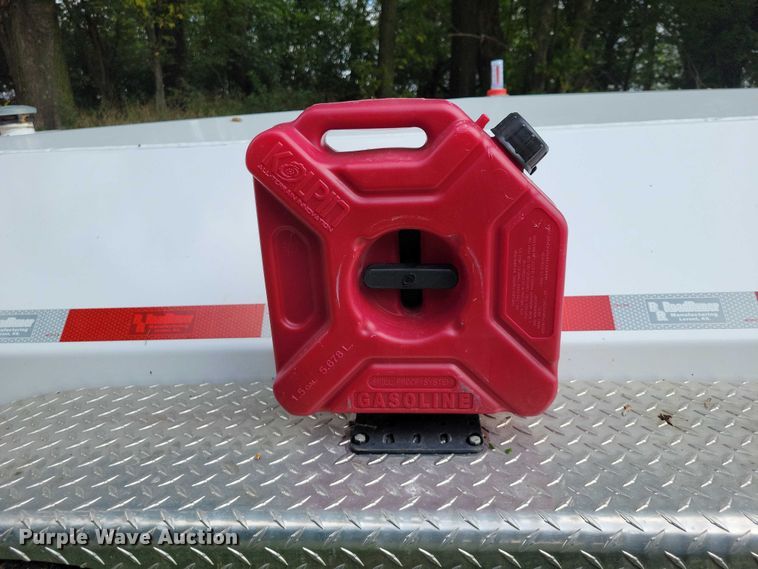 image for item EA2570 2014 RoadRuner 6000 fuel trailer