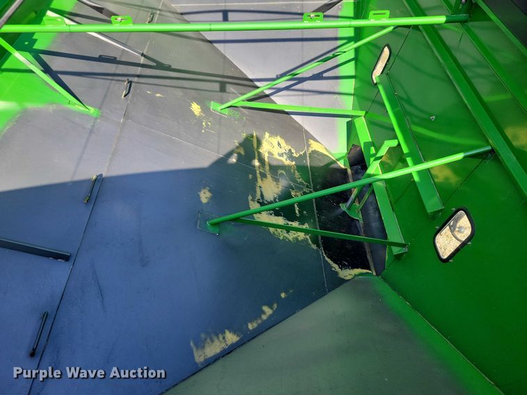 image for item EA2571 2020 Brent 757 gravity wagon