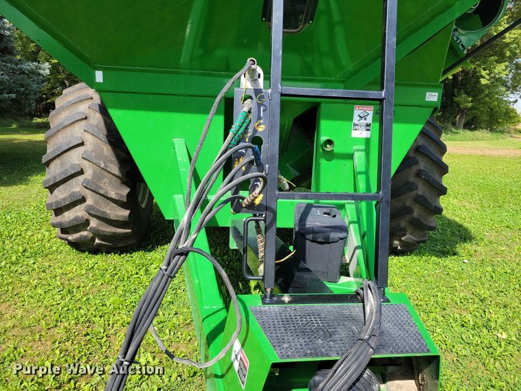 image for item EA2572 2014 Brent 782 grain cart