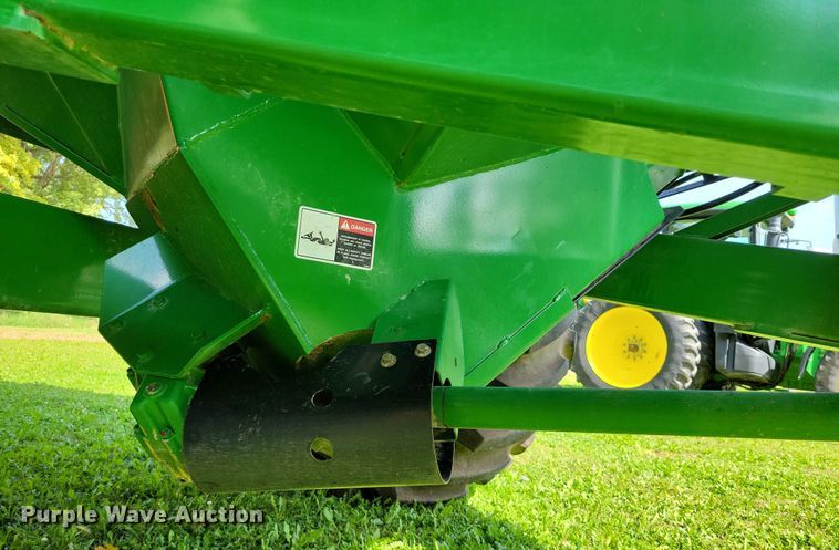 image for item EA2572 2014 Brent 782 grain cart