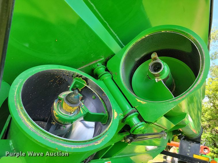 image for item EA2572 2014 Brent 782 grain cart