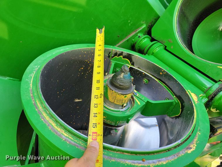 image for item EA2572 2014 Brent 782 grain cart