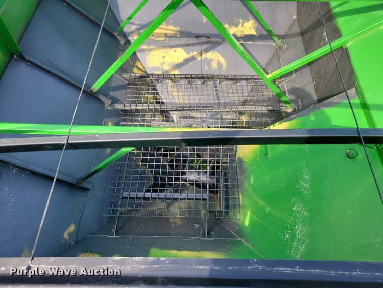 image for item EA2572 2014 Brent 782 grain cart