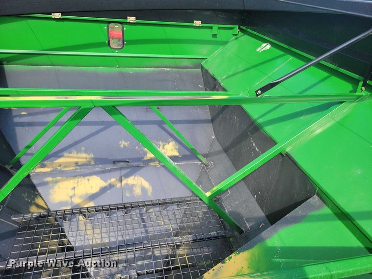 image for item EA2572 2014 Brent 782 grain cart