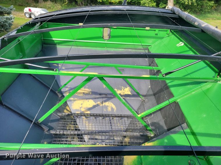 image for item EA2572 2014 Brent 782 grain cart