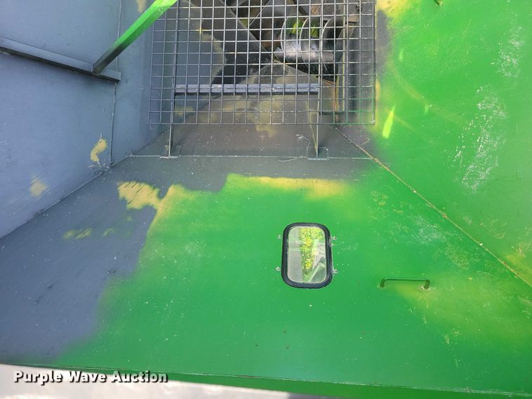 image for item EA2572 2014 Brent 782 grain cart