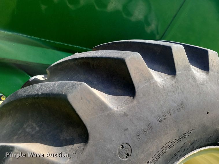 image for item EA2572 2014 Brent 782 grain cart