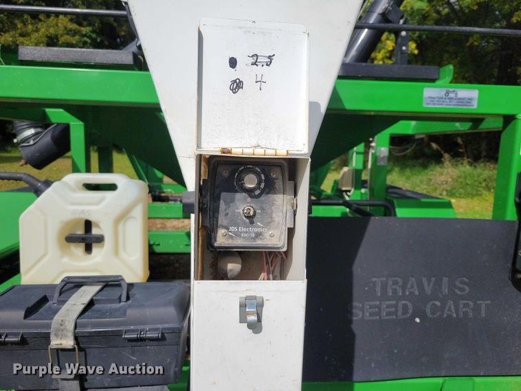 image for item EA2574 2012 Travis Seed Cart HSC 4400 box seed trailer