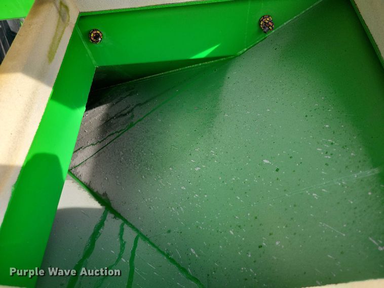 image for item EA2574 2012 Travis Seed Cart HSC 4400 box seed trailer