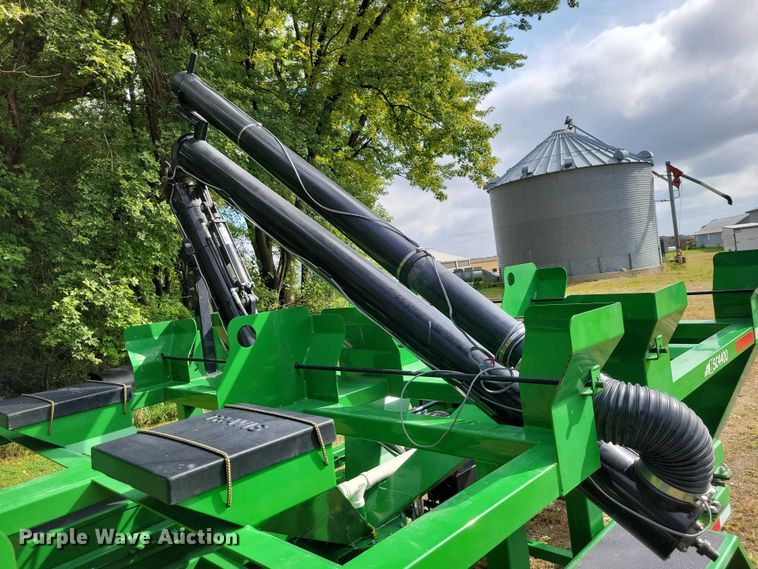 image for item EA2574 2012 Travis Seed Cart HSC 4400 box seed trailer