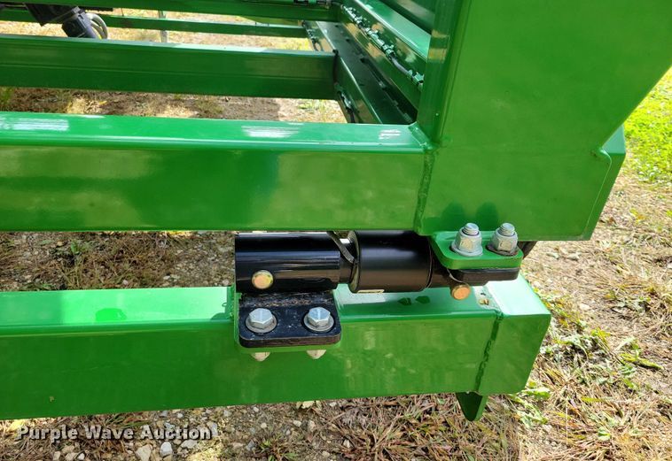 image for item EA2574 2012 Travis Seed Cart HSC 4400 box seed trailer