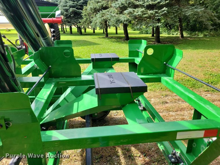 image for item EA2574 2012 Travis Seed Cart HSC 4400 box seed trailer