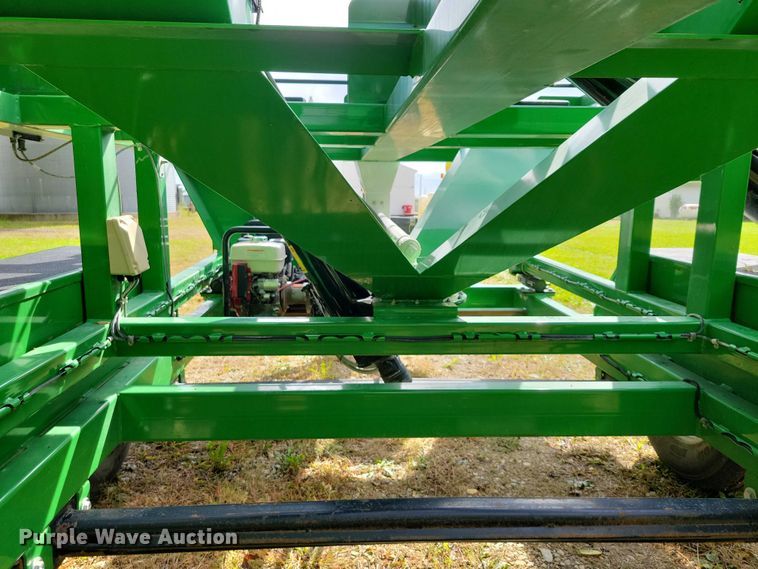 image for item EA2574 2012 Travis Seed Cart HSC 4400 box seed trailer