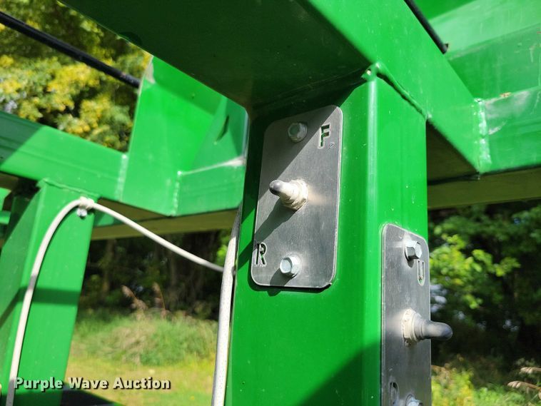 image for item EA2574 2012 Travis Seed Cart HSC 4400 box seed trailer