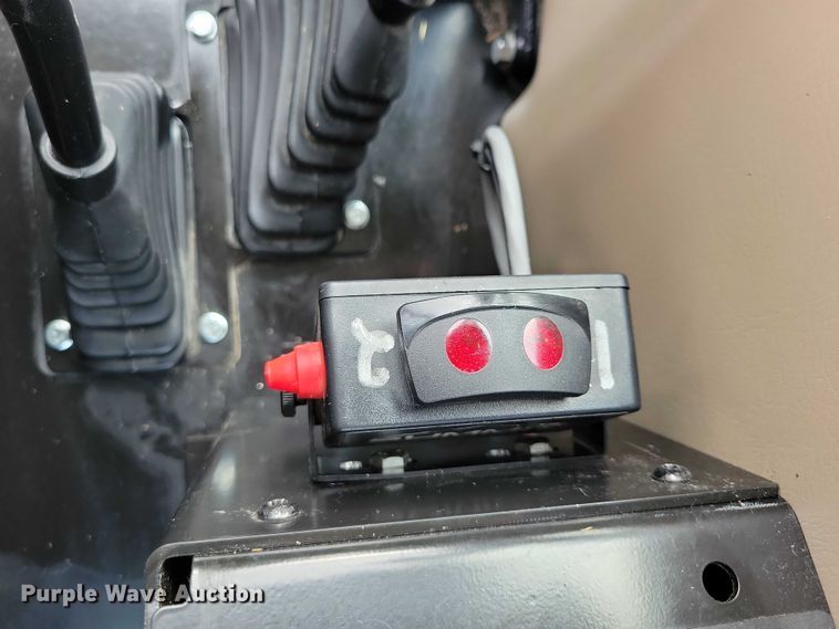 image for item EA2575 2015 John Deere  5075E MFWD tractor