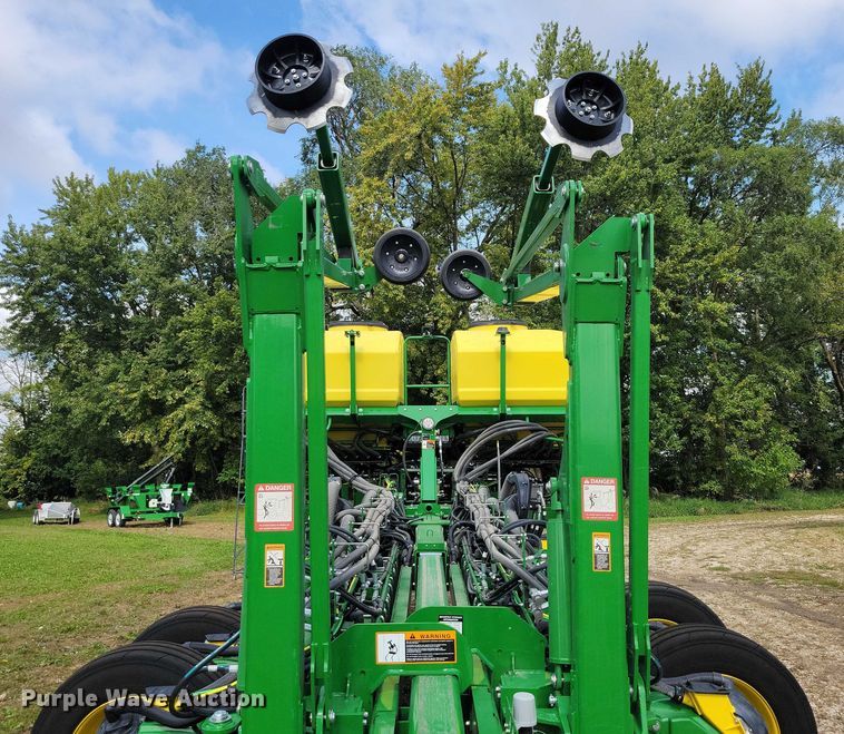 image for item EA2576 2024 John Deere  Exact Emerge 1775 NT planter