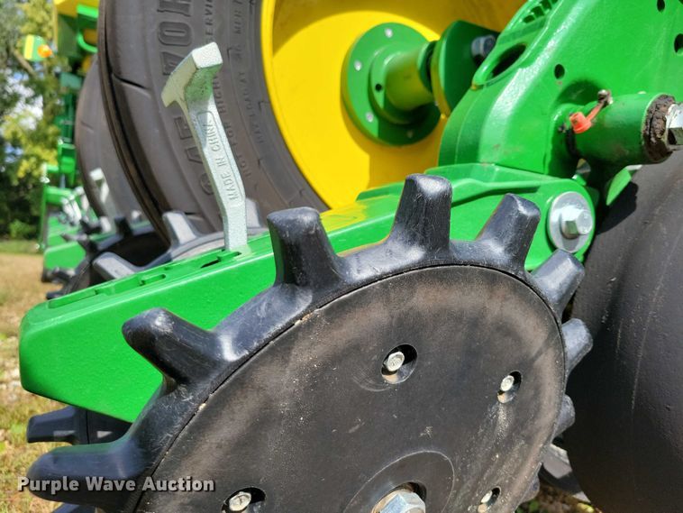 image for item EA2576 2024 John Deere  Exact Emerge 1775 NT planter