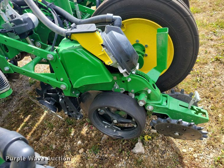 image for item EA2576 2024 John Deere  Exact Emerge 1775 NT planter