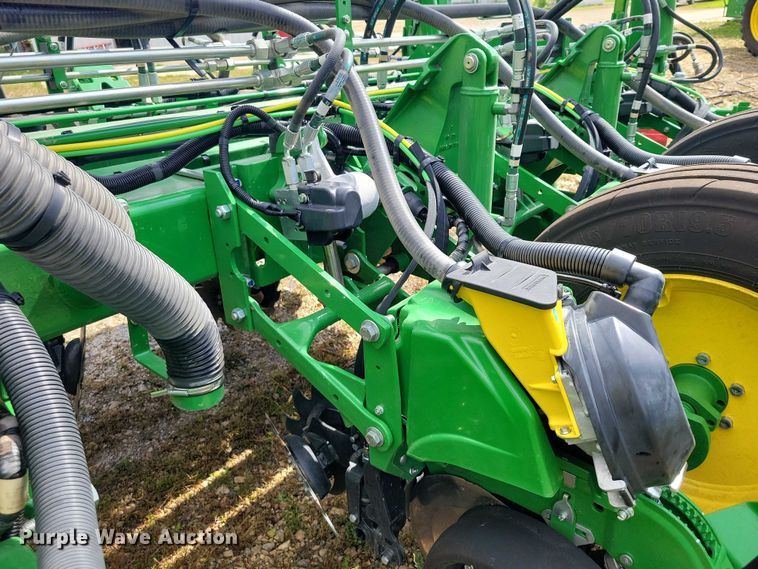image for item EA2576 2024 John Deere  Exact Emerge 1775 NT planter